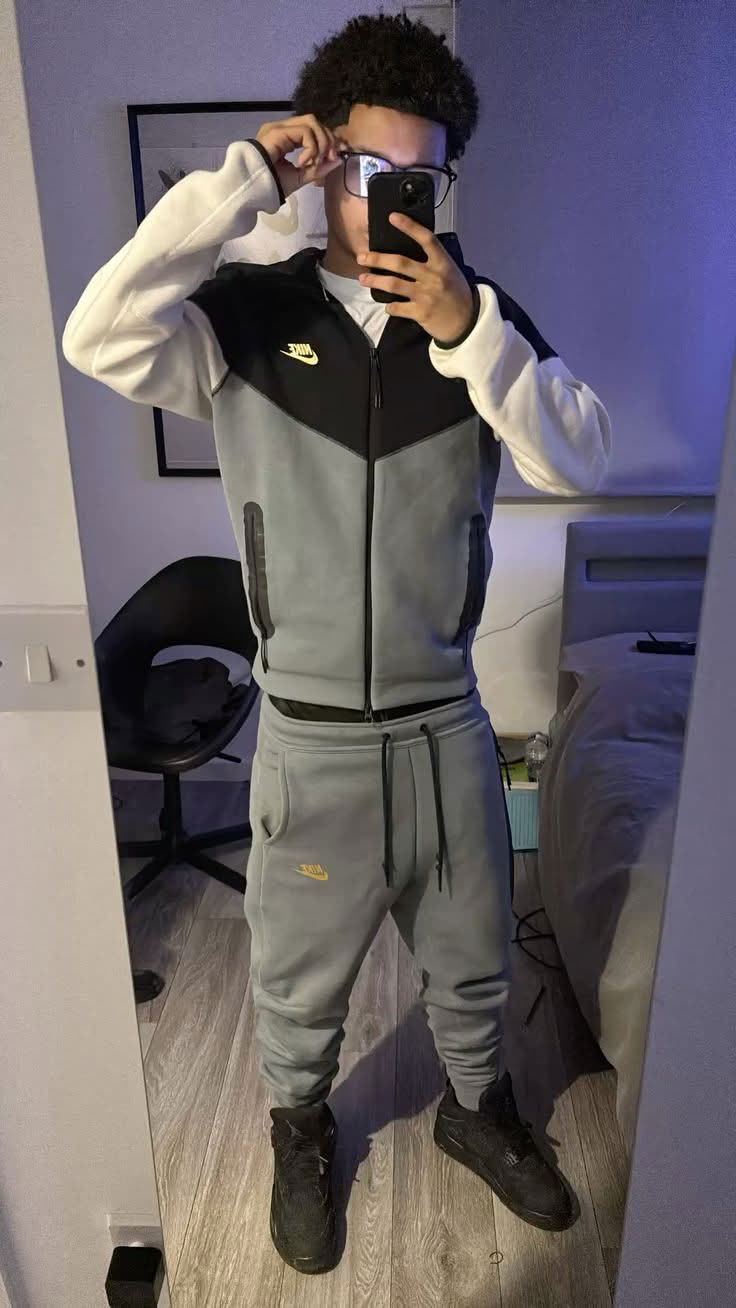 Nike Tech Outfit